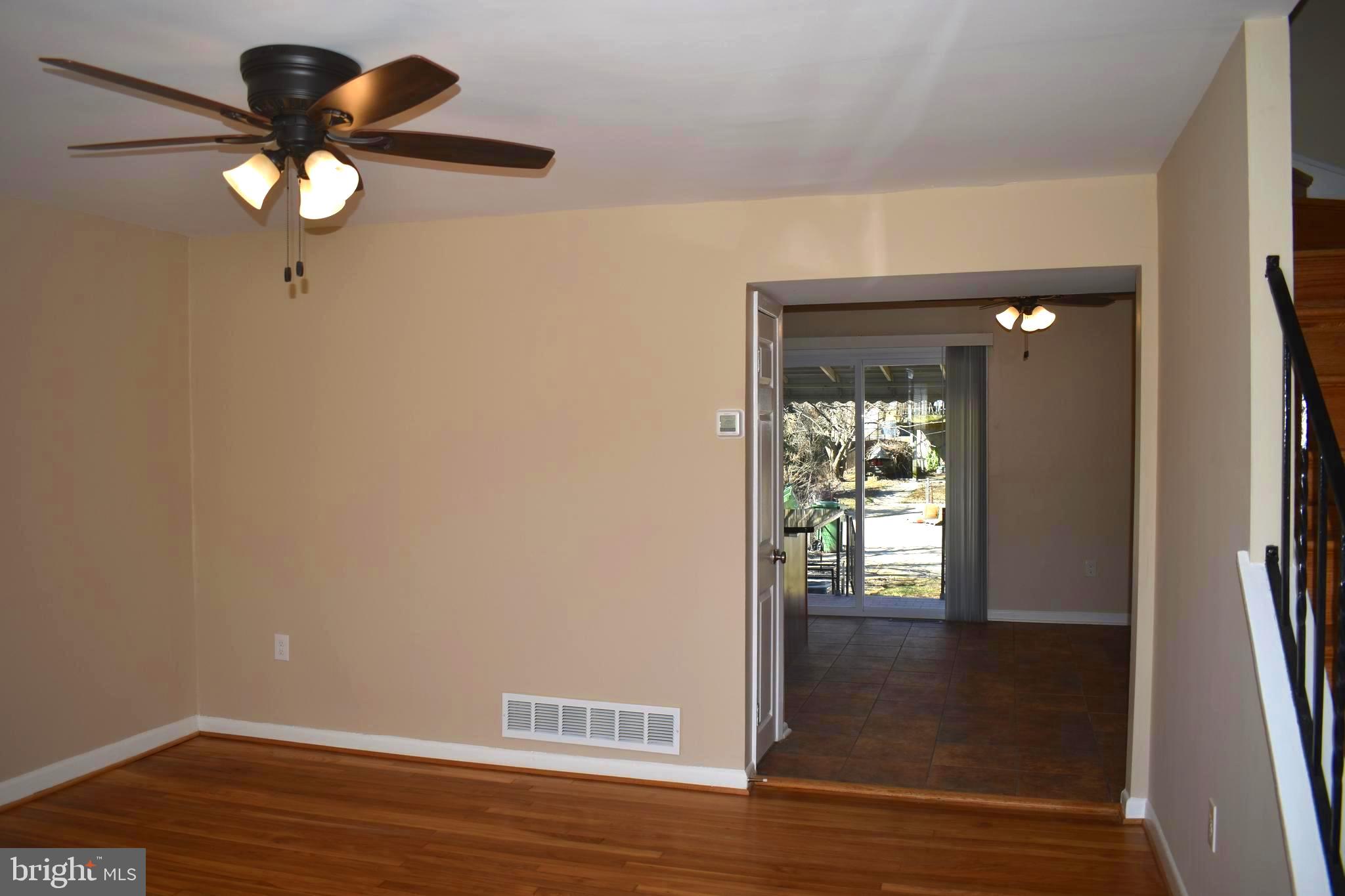 622 Markham Road Baltimore, MD 21229 - Photo 7 of 34 Main Entrance/Living Room