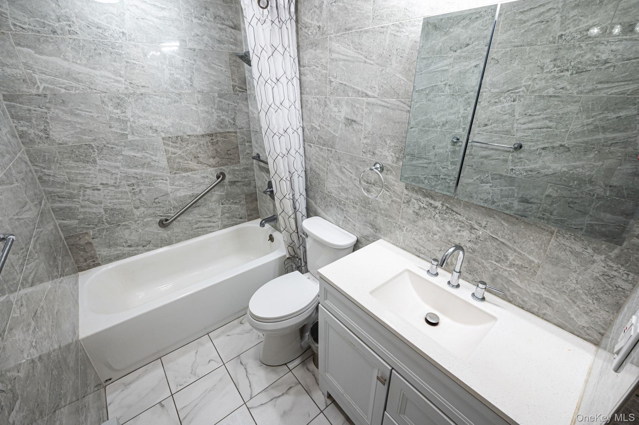 200 Newcastle Court, Unit E Ridge, NY 11961 - Photo 15 of 20