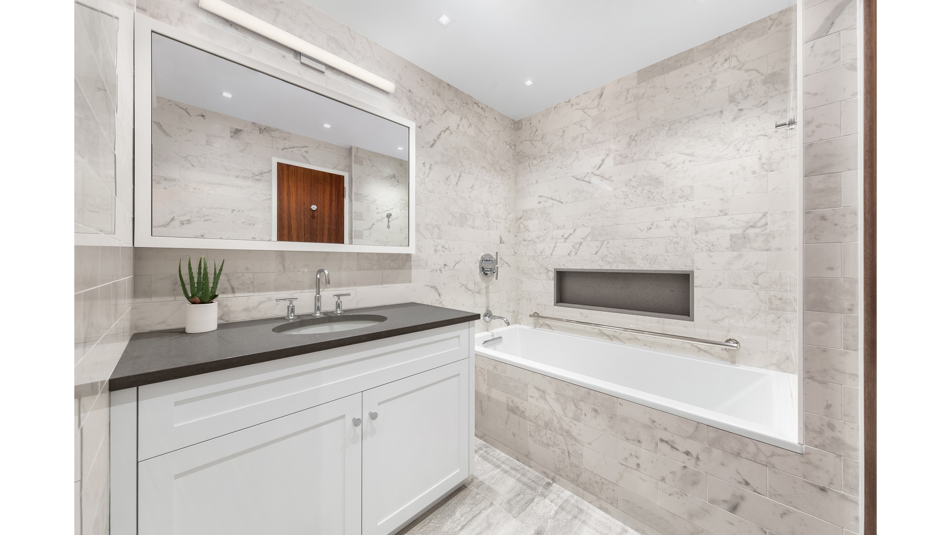 176 East 71st Street, Unit 2F Manhattan, NY 10021 - Photo 12 of 17