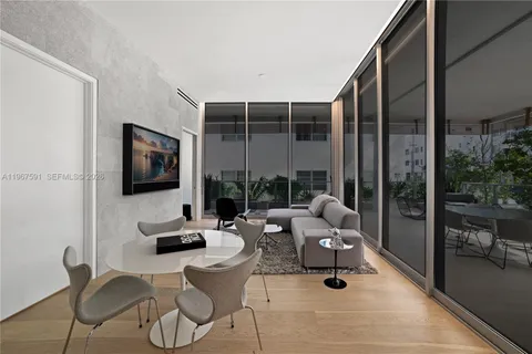 $2,500,000 | 304 Ocean Drive, Unit 102, Miami Beach, FL 33139