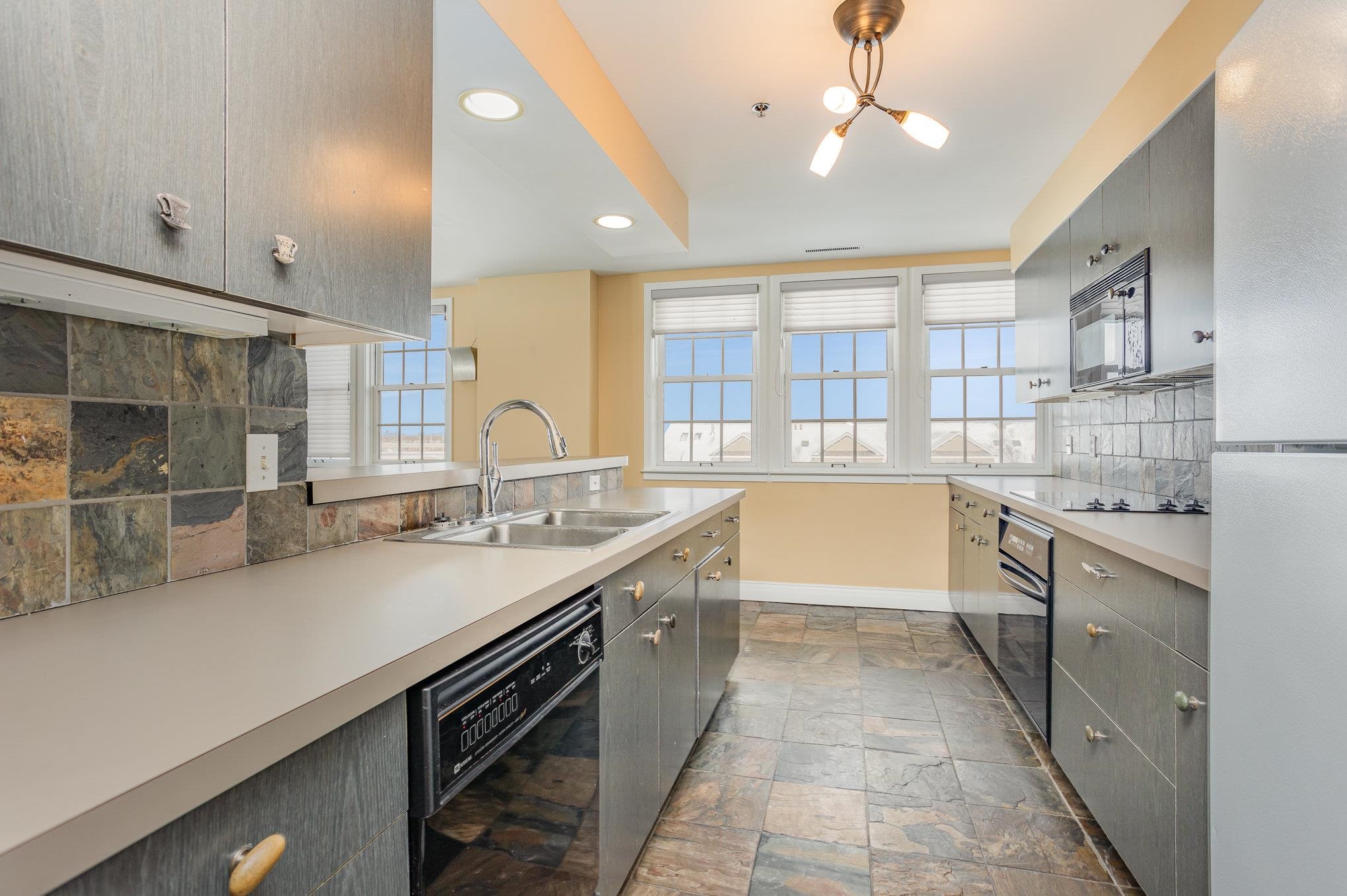243 Jennison Place Bay City, MI 48708 - Photo 9 of 24 Gallery Image 9