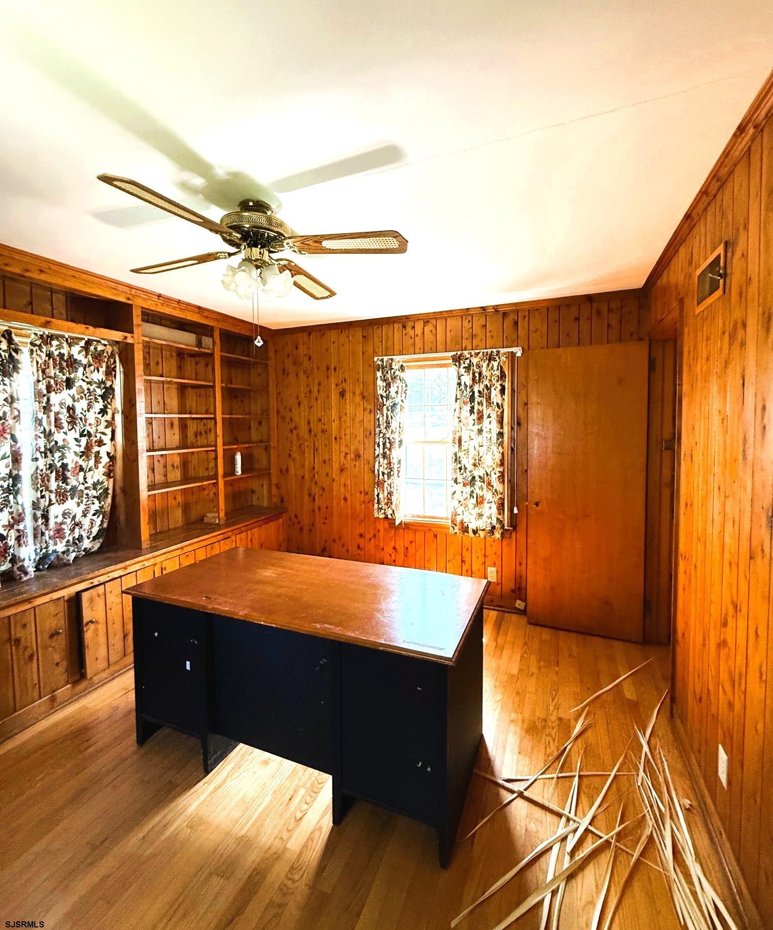 4 East Finley Road Bridgeton, NJ 08302 - Photo 18 of 33 a room with table and window