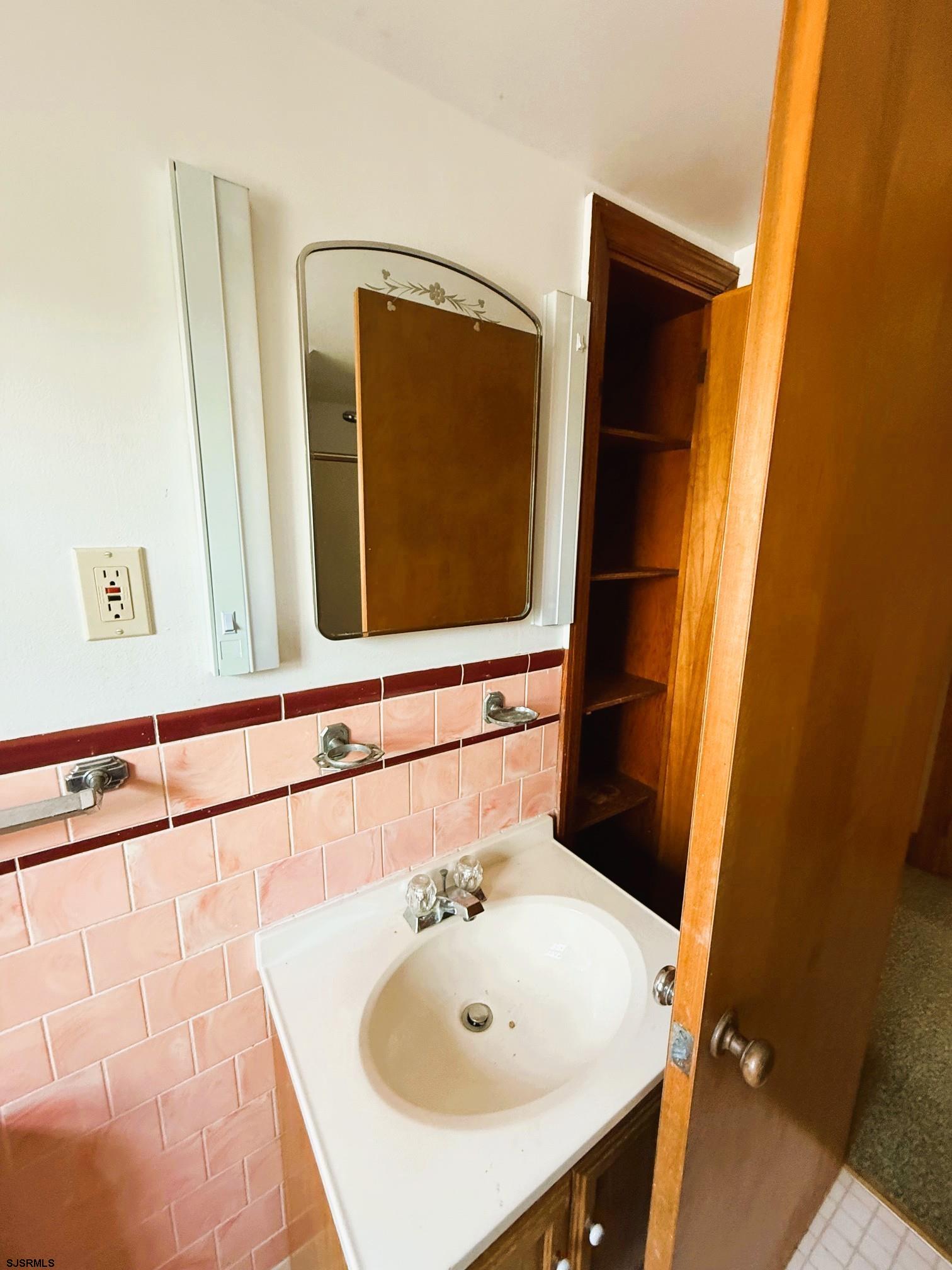 4 East Finley Road Bridgeton, NJ 08302 - Photo 25 of 33 a bathroom with a sink and a mirror