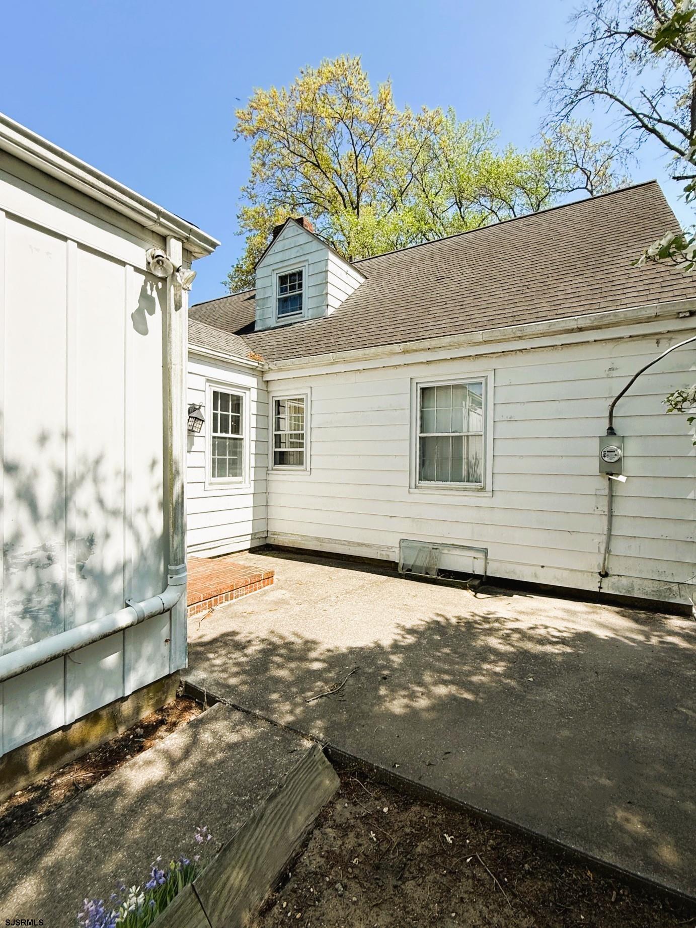 4 East Finley Road Bridgeton, NJ 08302 - Photo 6 of 33 a front view of a house with a yard