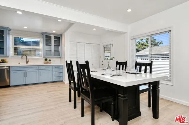 $1,399,000 | 22025 De La Osa Street, Woodland Hills, CA 91364