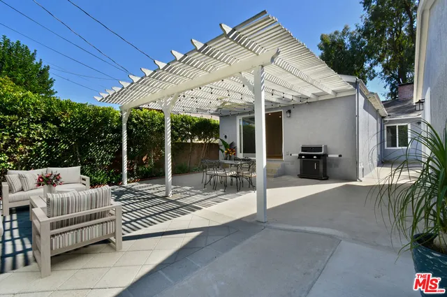 $1,399,000 | 22025 De La Osa Street, Woodland Hills, CA 91364