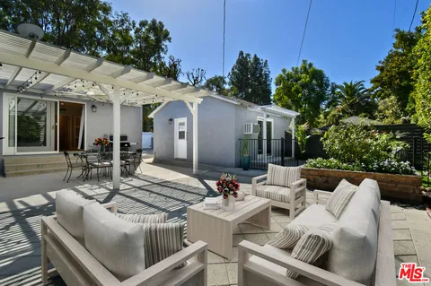 $1,399,000 | 22025 De La Osa Street, Woodland Hills, CA 91364