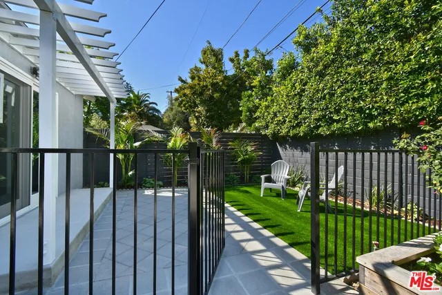 $1,399,000 | 22025 De La Osa Street, Woodland Hills, CA 91364