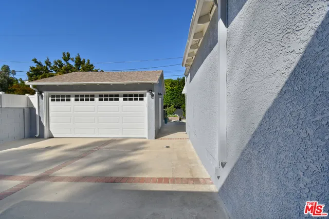$1,399,000 | 22025 De La Osa Street, Woodland Hills, CA 91364