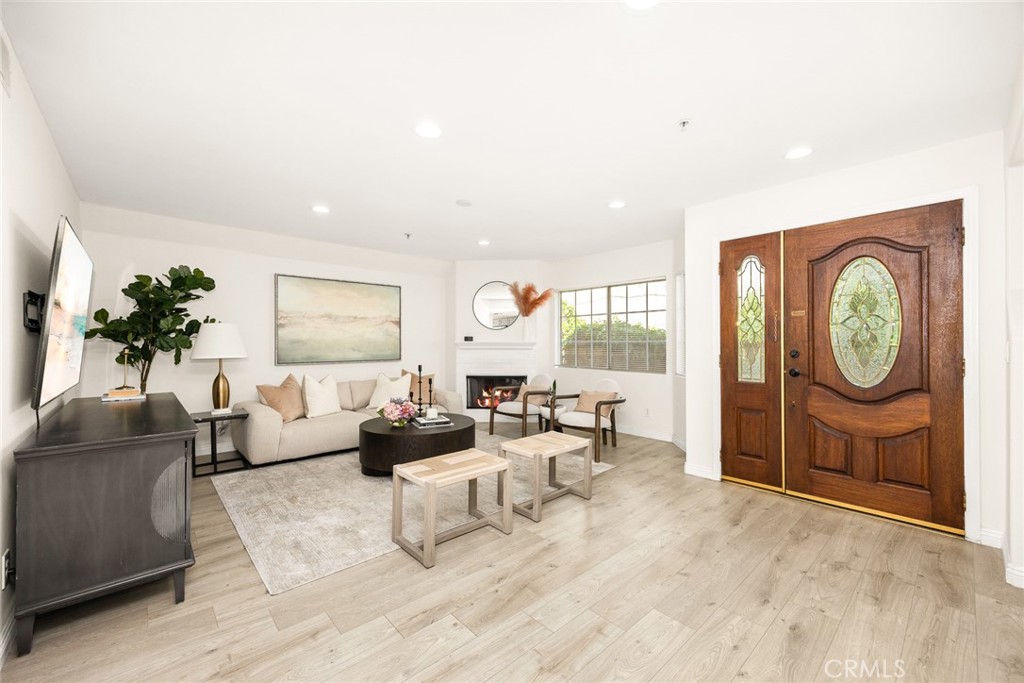 607 West Duarte Road, Unit A Monrovia, CA 91016 - Photo 3 of 35