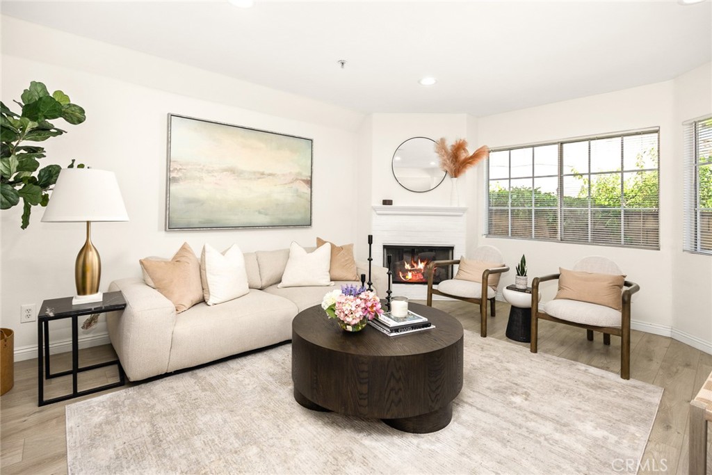 607 West Duarte Road, Unit A Monrovia, CA 91016 - Photo 6 of 35