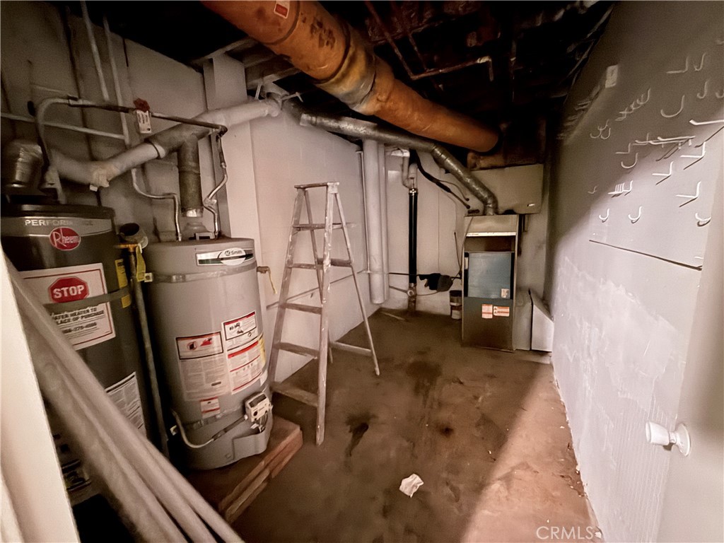 2575 Riverside Terrace Los Angeles, CA 90039 - Photo 21 of 29 a view of a storage room