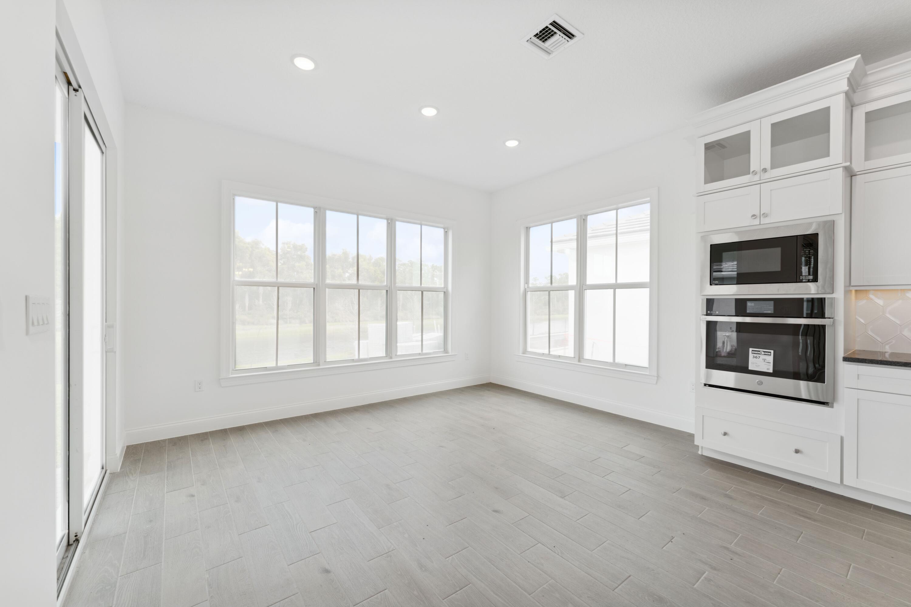 6790 Southeast Pine Drive, Unit 29 Stuart, FL 34997 - Photo 20 of 46 Dining Area