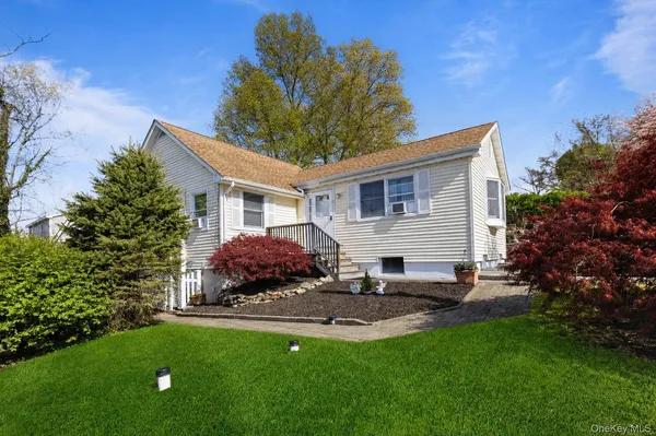 $525,000 | 11 Daisy Drive, Mahopac, NY 10541