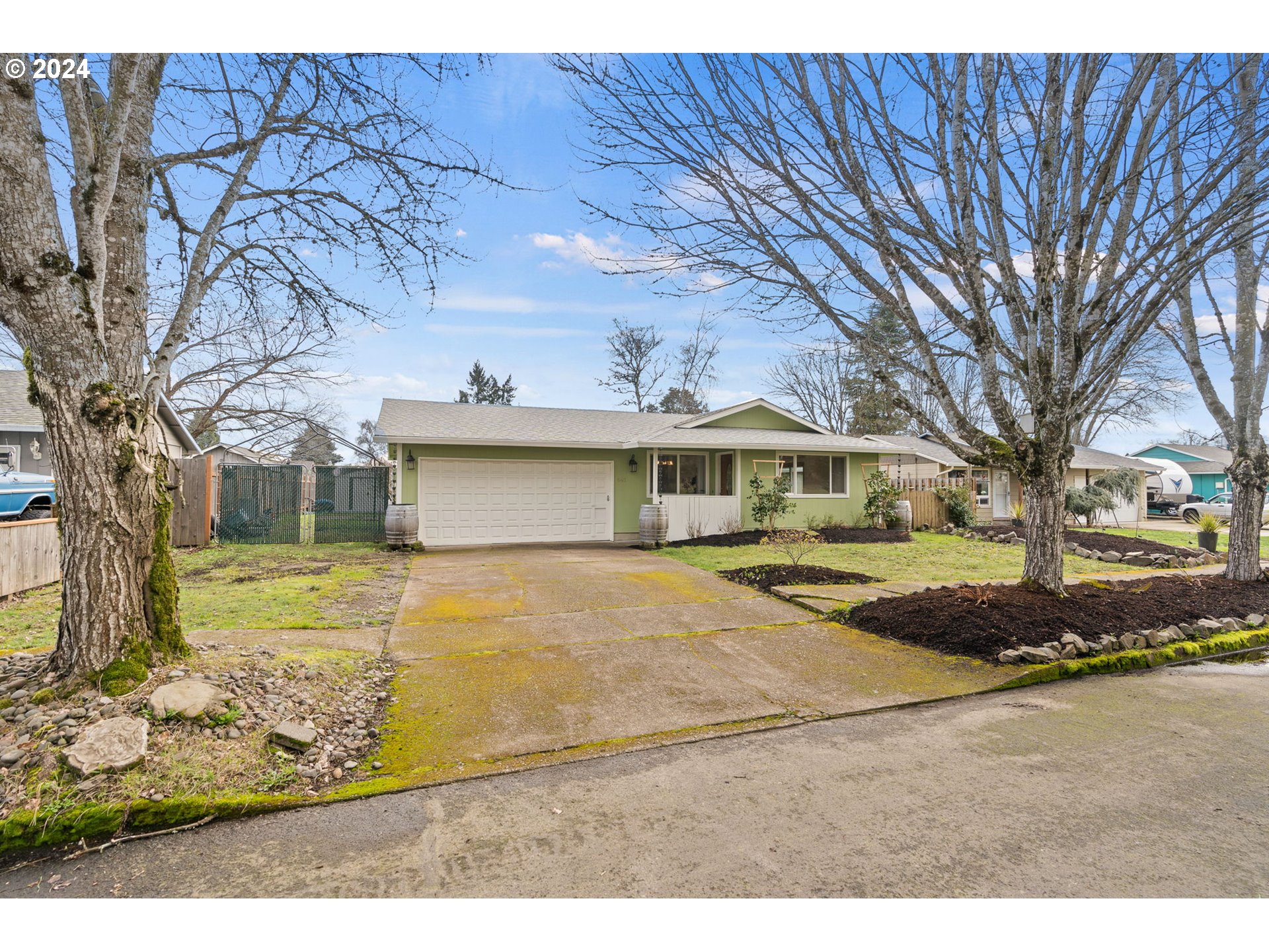 641 Southeast Maple St