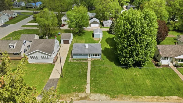 $159,500 | 1107 University Place, Dixon, IL 61021