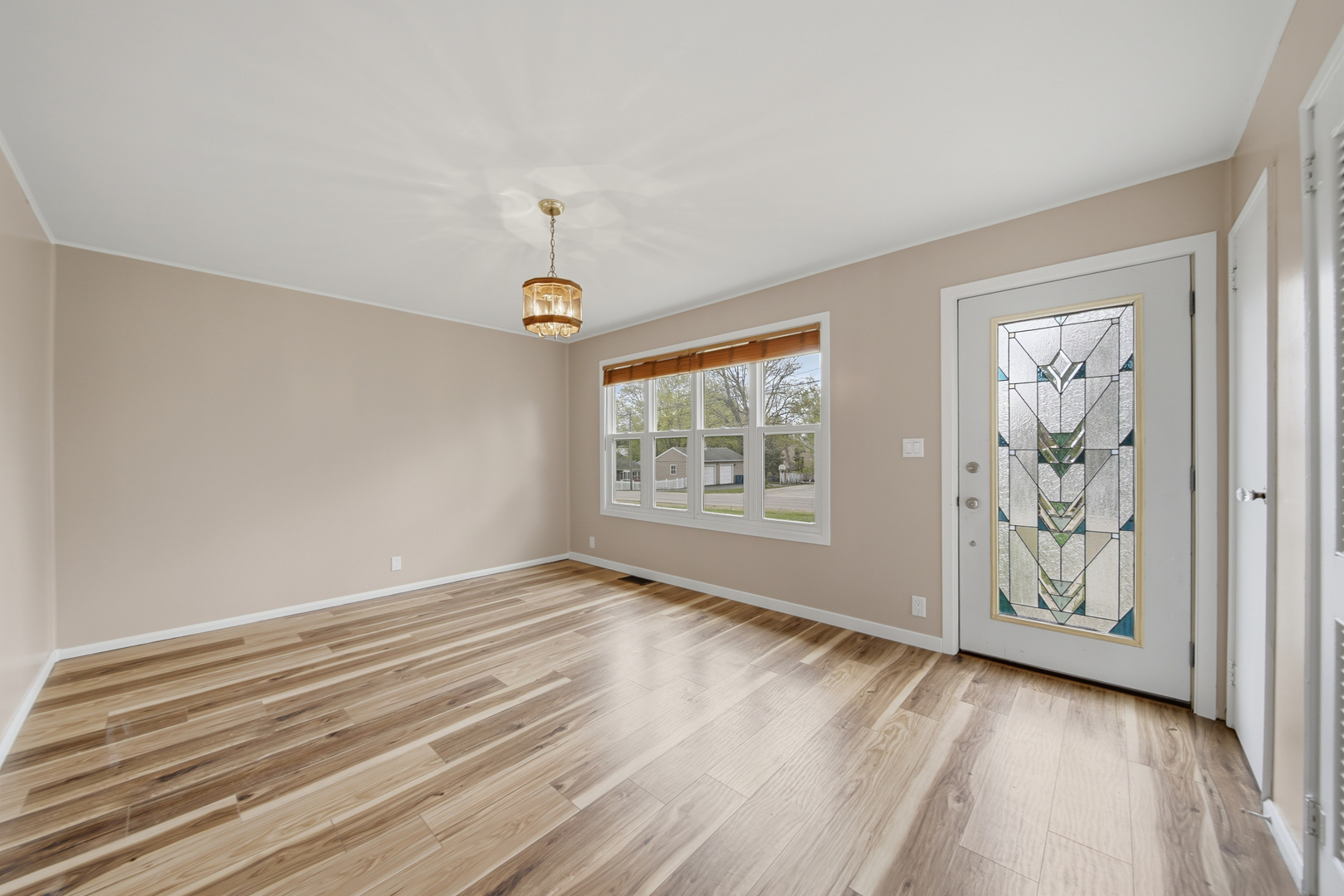 1107 University Place Dixon, IL 61021 - Photo 4 of 22