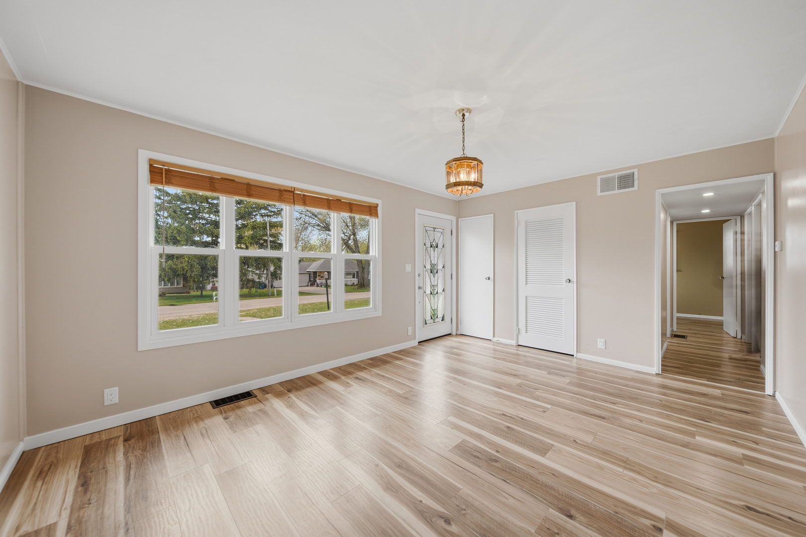 1107 University Place Dixon, IL 61021 - Photo 5 of 22