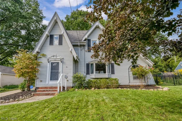 $315,000 | 1721 Grant Avenue, Cuyahoga Falls, OH 44223