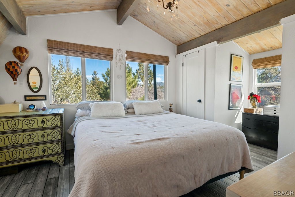 44408 Valley View Lane Sugarloaf, CA 92386 - Photo 23 of 31 a bedroom with a bed and a dresser