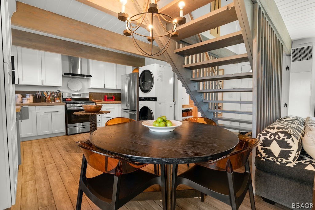 44408 Valley View Lane Sugarloaf, CA 92386 - Photo 10 of 31 a living room with stainless steel appliances a table chairs and a wooden floor