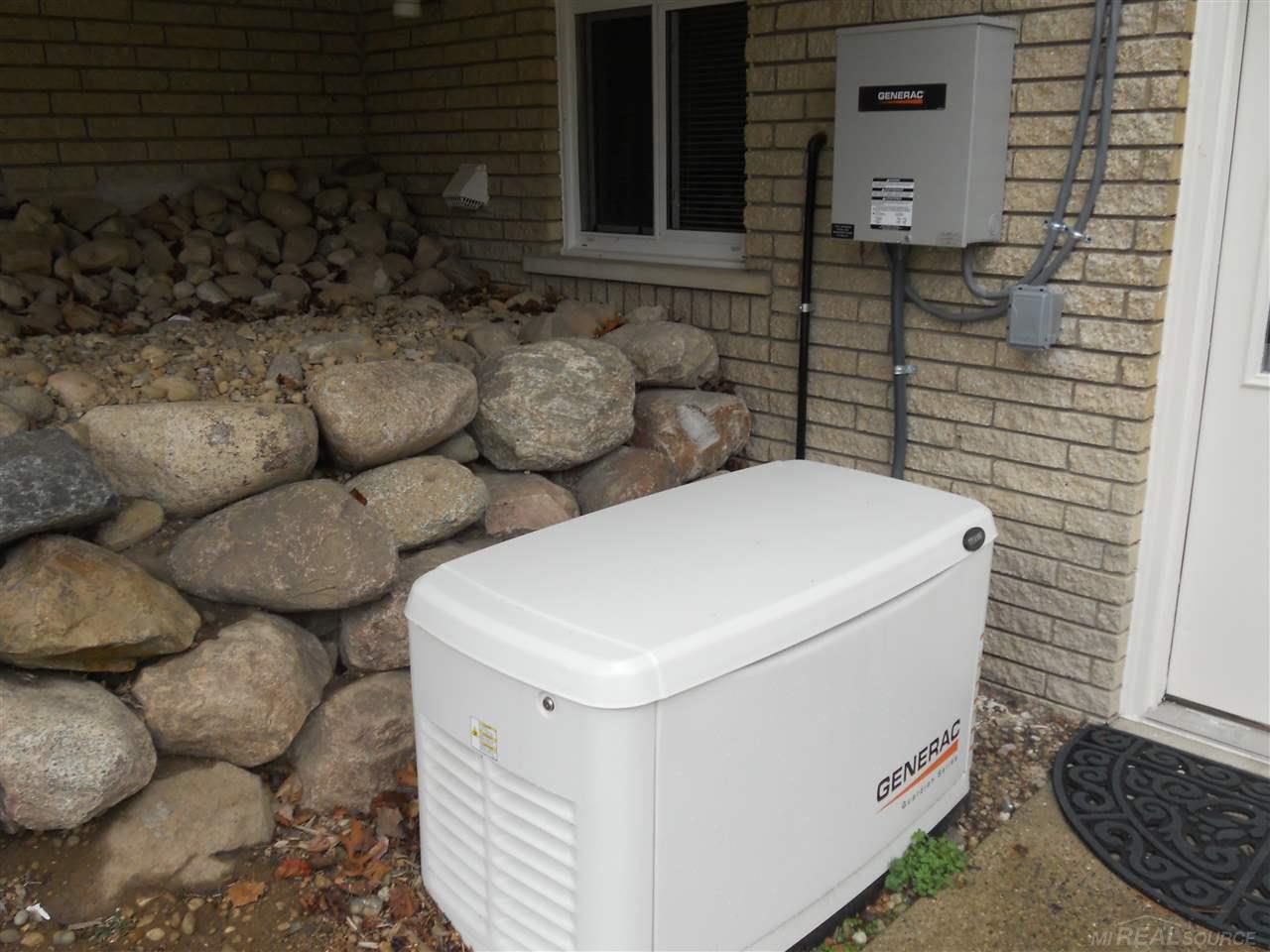 5911 Little Pine Lane Rochester, MI 48306 - Photo 9 of 38 31310681-8.JPG