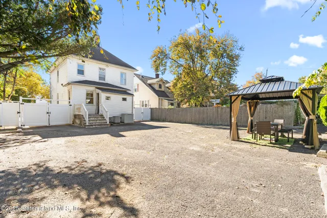 $950,000 | 7247 Amboy Road | Tottenville