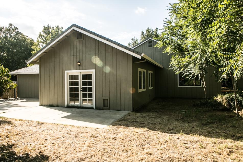 7097 Irving Road Redding, CA 96001 - Photo 3 of 30 French doors