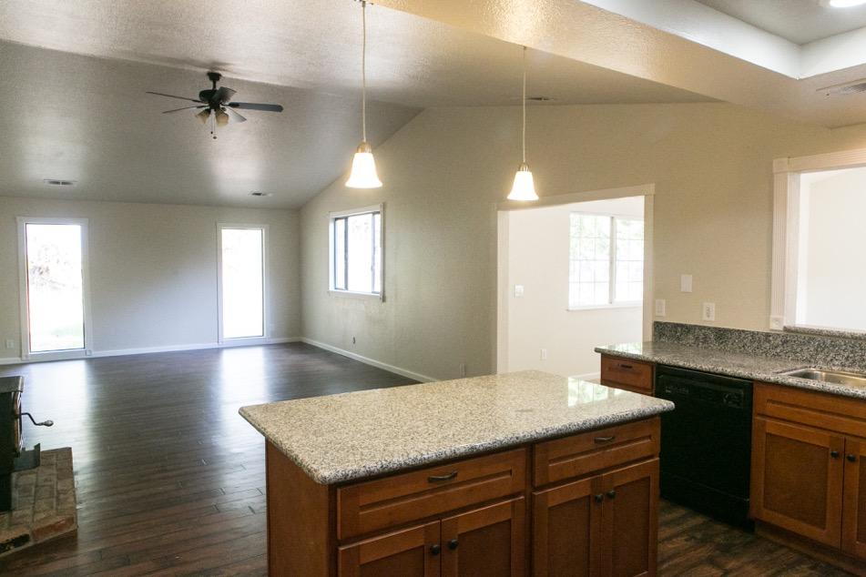 7097 Irving Road Redding, CA 96001 - Photo 5 of 30 Vaulted ceilings
