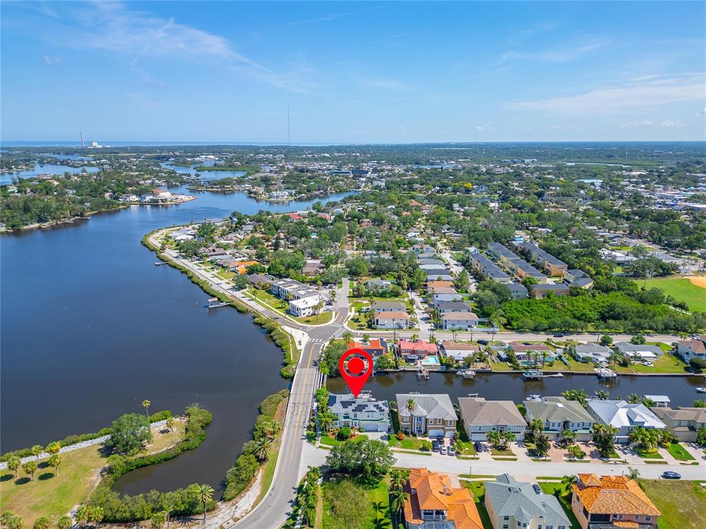 339 Manatee Lane Tarpon Springs, FL 34689 - Photo 6 of 35