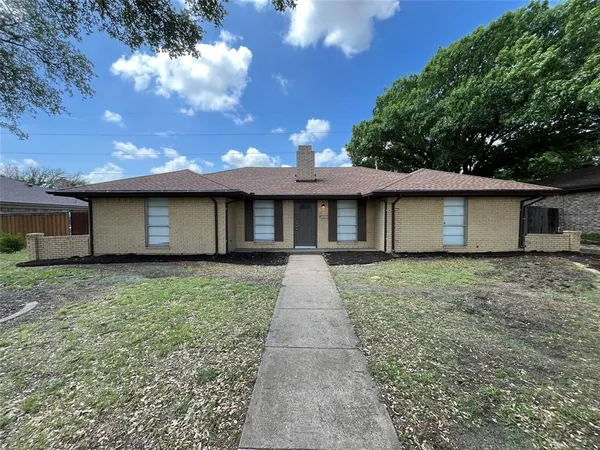 $2,200 | 2050 Wellington Drive, Grand Prairie, TX 75051