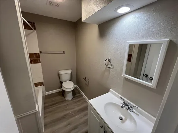 $2,200 | 2050 Wellington Drive, Grand Prairie, TX 75051