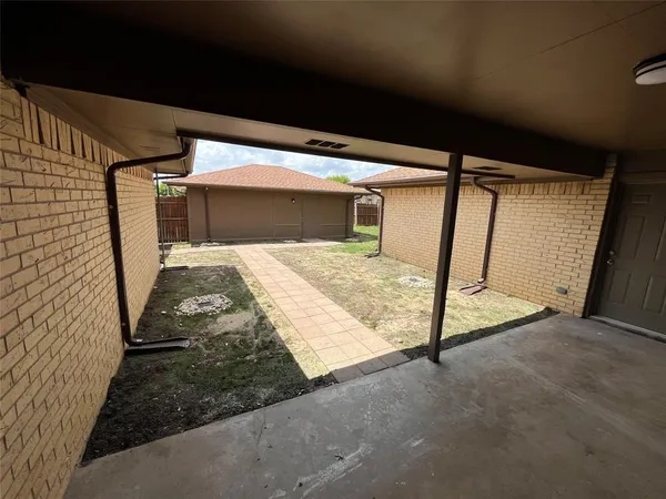 $2,200 | 2050 Wellington Drive, Grand Prairie, TX 75051