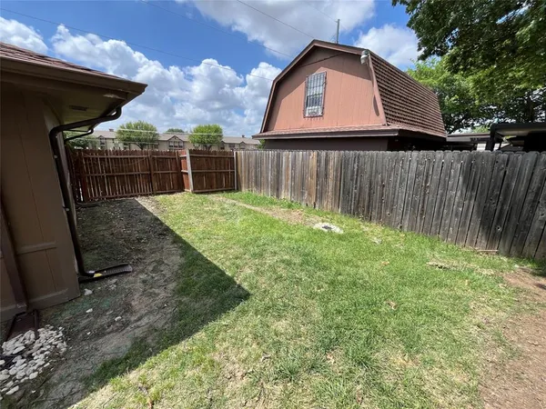 $2,200 | 2050 Wellington Drive, Grand Prairie, TX 75051