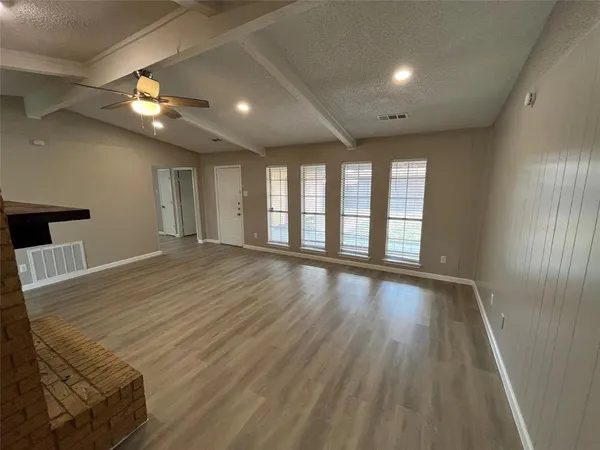 $2,200 | 2050 Wellington Drive, Grand Prairie, TX 75051