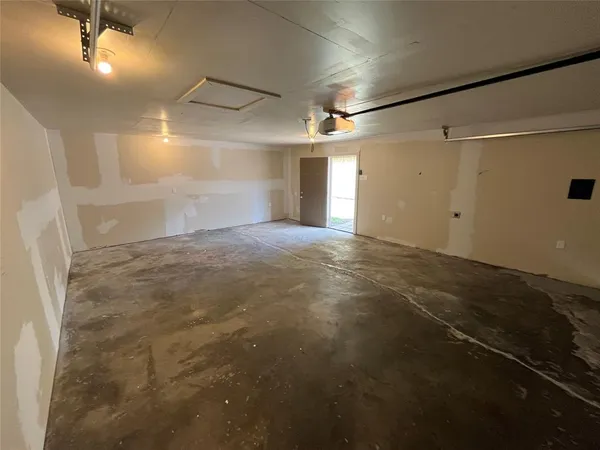 $2,200 | 2050 Wellington Drive, Grand Prairie, TX 75051
