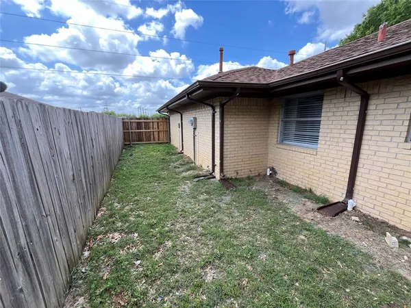 $2,200 | 2050 Wellington Drive, Grand Prairie, TX 75051