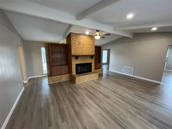 $2,200 | 2050 Wellington Drive, Grand Prairie, TX 75051