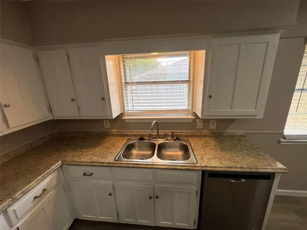$2,200 | 2050 Wellington Drive, Grand Prairie, TX 75051
