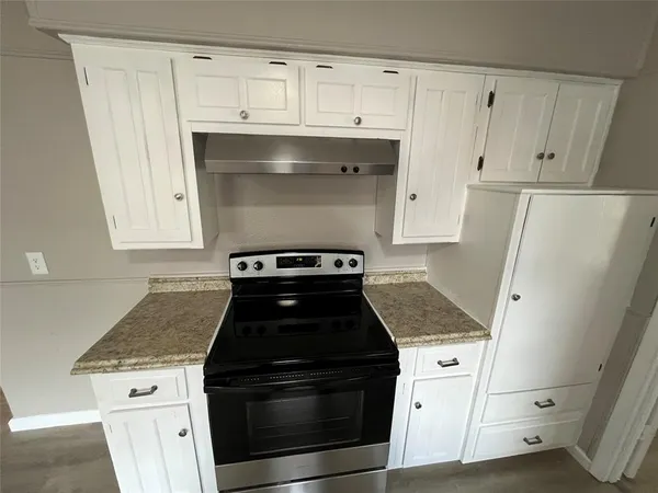 $2,200 | 2050 Wellington Drive, Grand Prairie, TX 75051