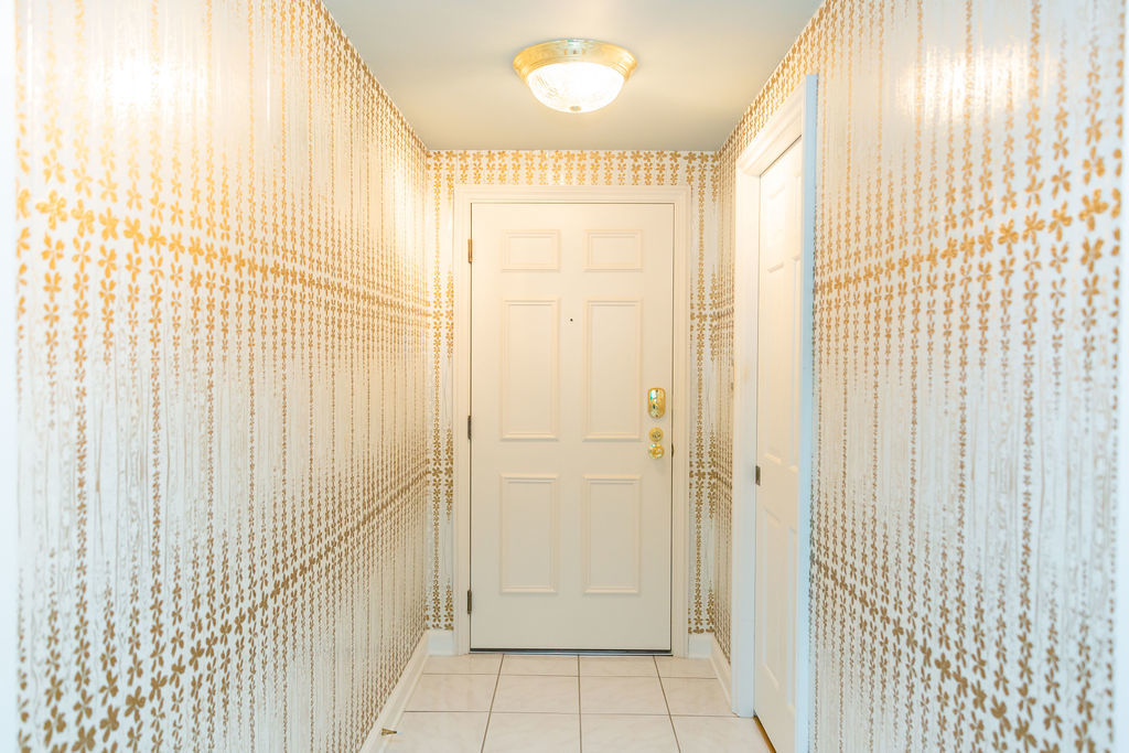 3427 Vollmer Road, Unit 209 Flossmoor, IL 60422 - Photo 19 of 45 a view of a bathroom with shower and balcony
