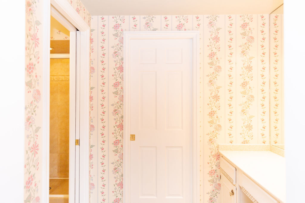 3427 Vollmer Road, Unit 209 Flossmoor, IL 60422 - Photo 26 of 45 a bathroom with a shower curtain and a sink