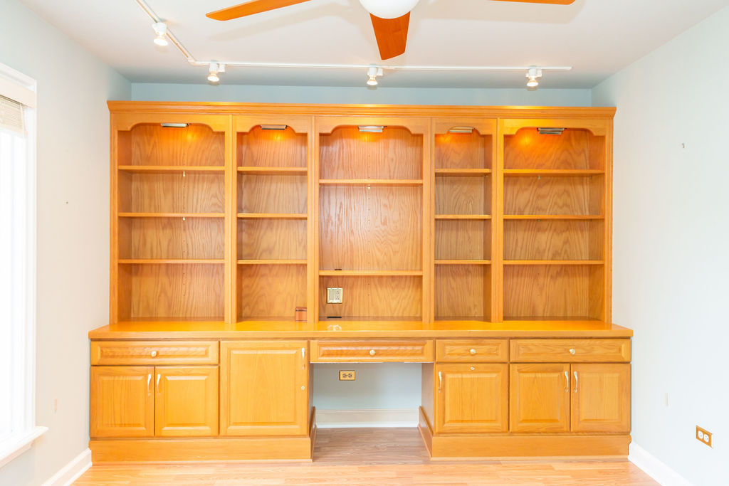3427 Vollmer Road, Unit 209 Flossmoor, IL 60422 - Photo 34 of 45 a view of a wooden floor