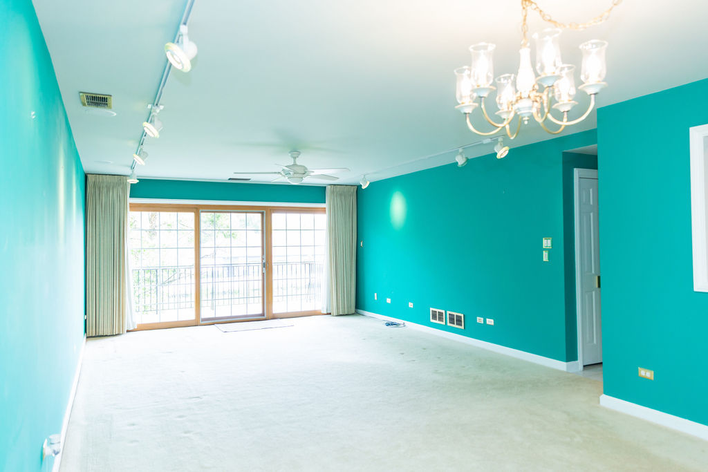 3427 Vollmer Road, Unit 209 Flossmoor, IL 60422 - Photo 8 of 45 a view of a livingroom with a chandelier