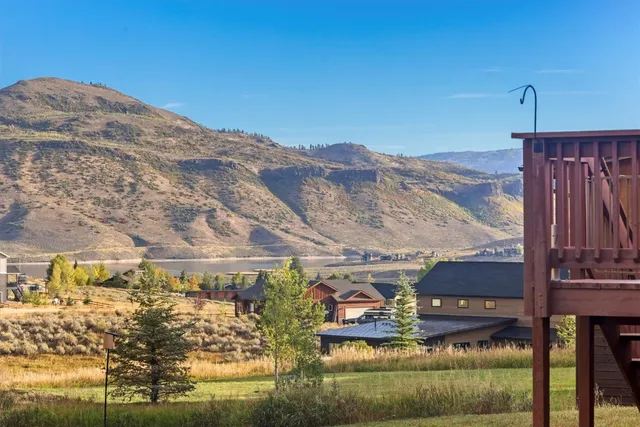 a view of a terrace with sky view