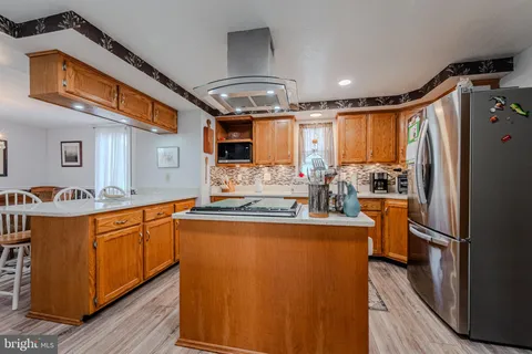 a kitchen that has a stove and a refrigerator