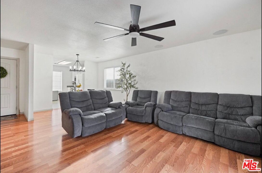 5612 McKee Road Bakersfield, CA 93313 - Photo 6 of 22 a living room with furniture