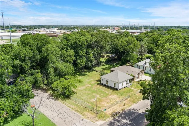 $129,000 | 1002 East Calhoun Avenue, Waco, TX 76704