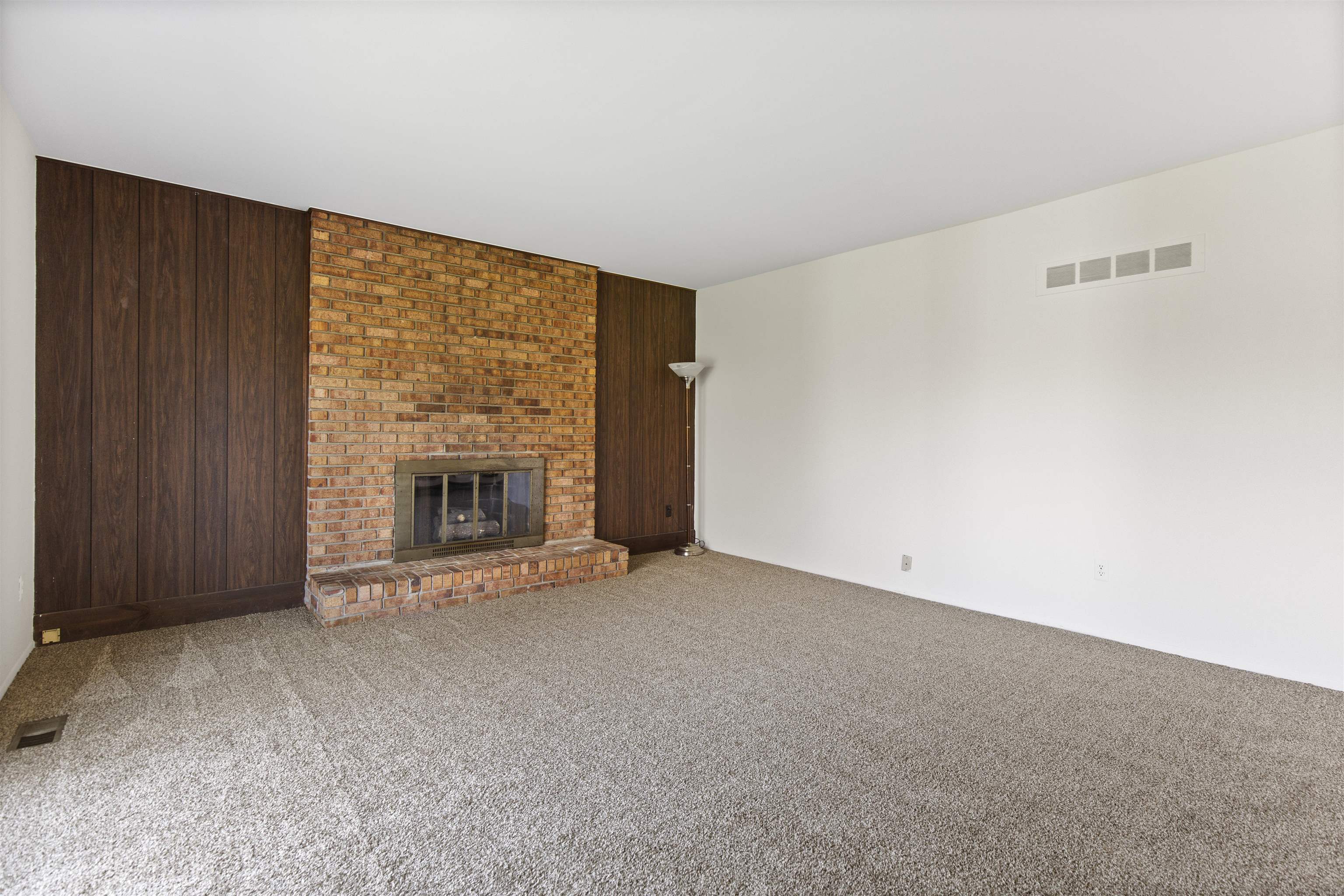 14155 Martin Road Warren, MI 48088 - Photo 16 of 40 50172230-90556a42-61f1-43a9-82ec-00d82a20a113.JPG