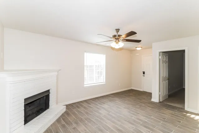 a picture of a room with a floor plan